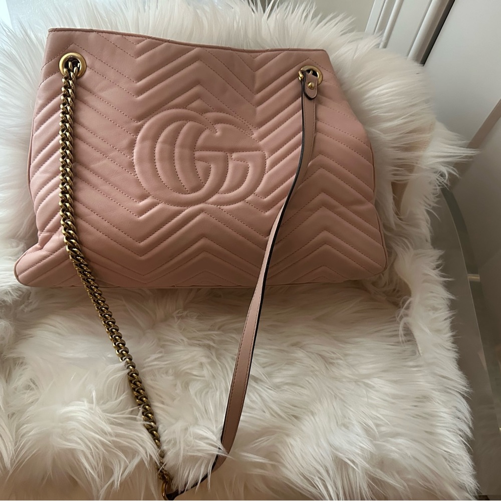 Well worn but beautiful Pink Gucci Purse - Picture 2 of 16